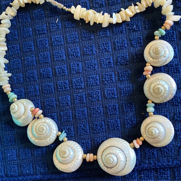 Shell Necklace - Picture 3 of 3